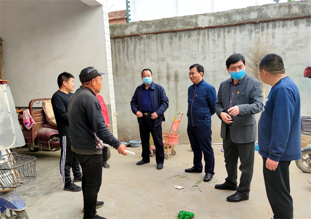 周口幼師校領(lǐng)導(dǎo)到扶貧點(diǎn)部署扶貧攻堅工作