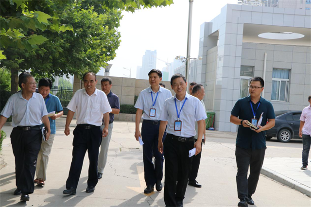 市領導來我校督導文明城市創(chuàng)建工作